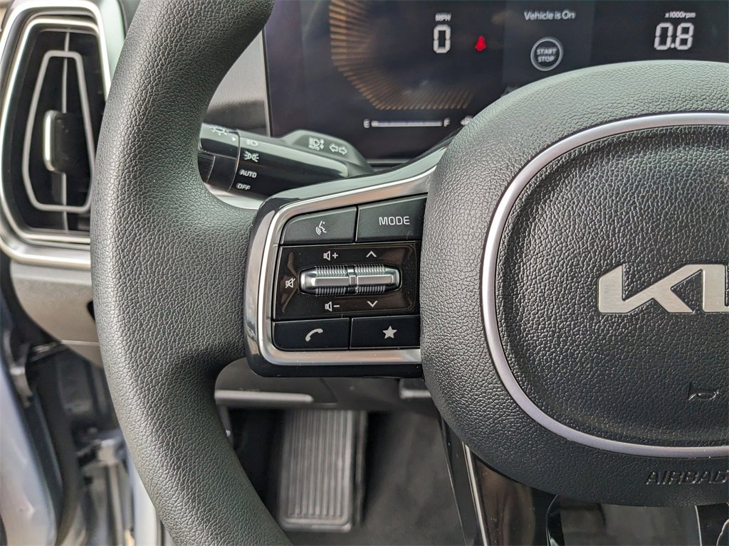 Certified 2024 Kia Sorento LX image 31
