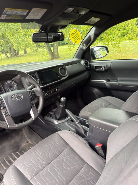 Used 2018 Toyota Tacoma TRD Sport AWD/4WD image 11