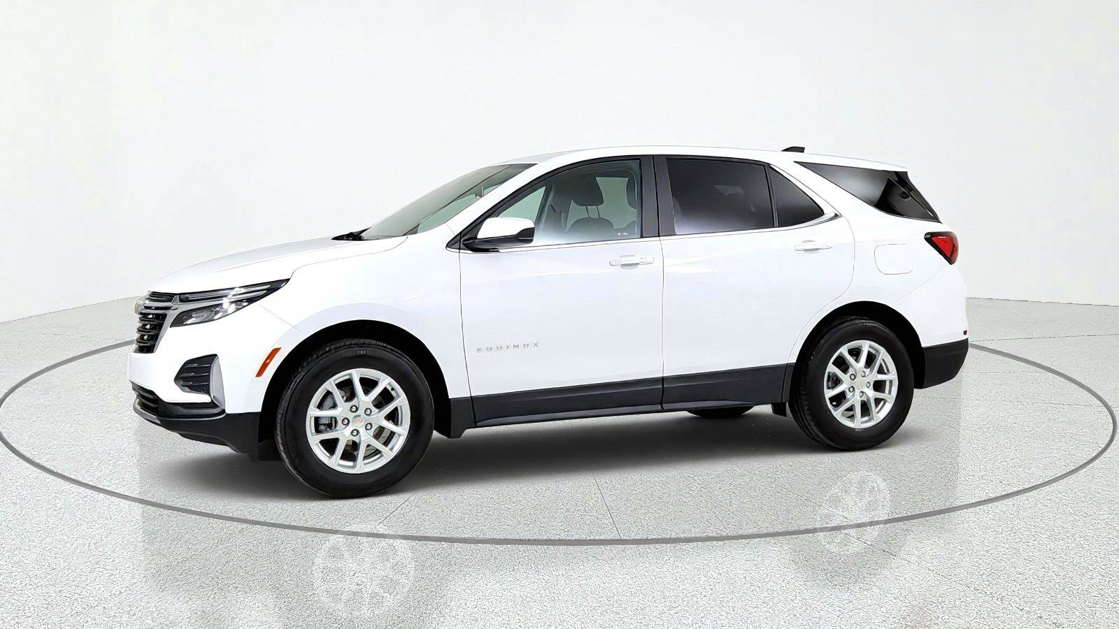 Used 2023 Chevrolet Equinox LT AWD/4WD image 3