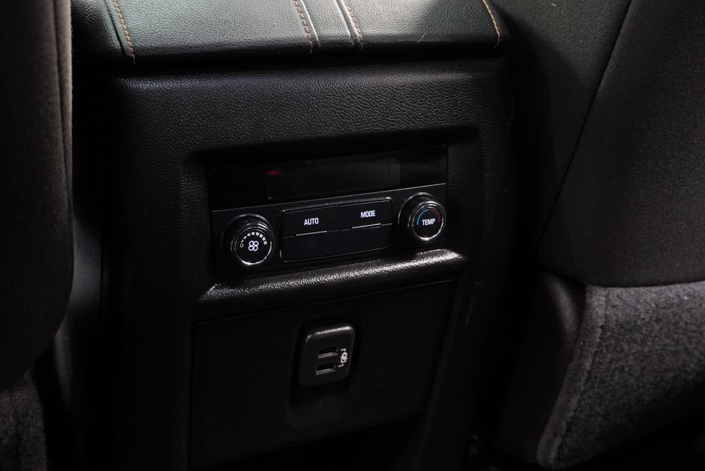 Used 2018 Chevrolet Traverse LT FWD image 18