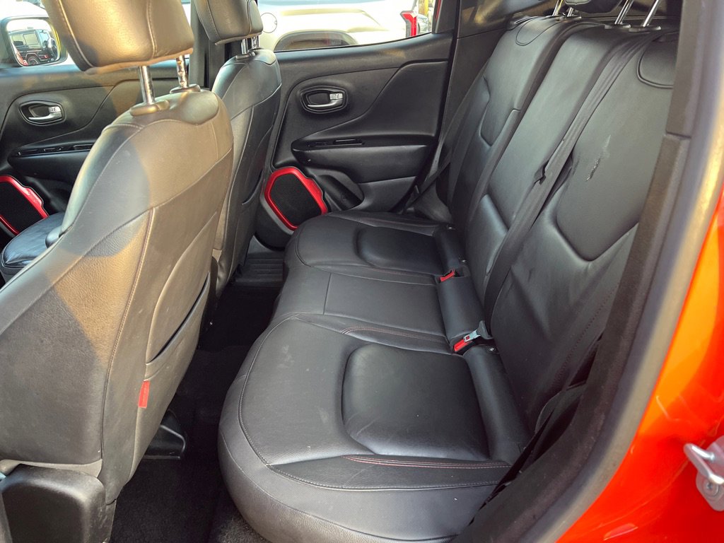 Used 2017 Jeep Renegade Trailhawk w/ Premium Trailhawk Package image 30