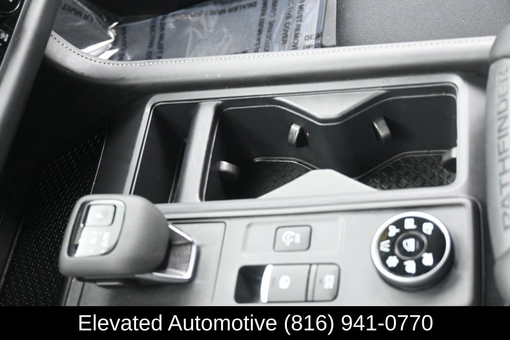 Used 2024 Nissan Pathfinder S AWD/4WD image 21