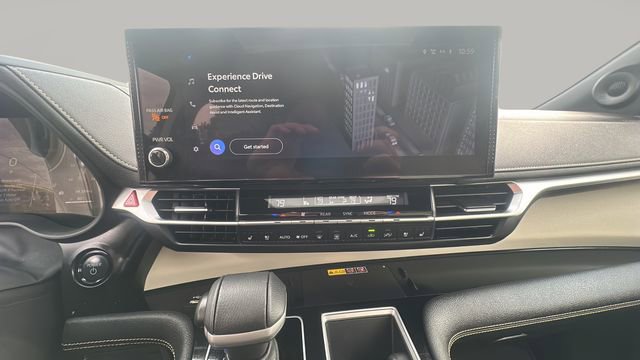 Used 2025 Toyota Sienna Platinum image 15