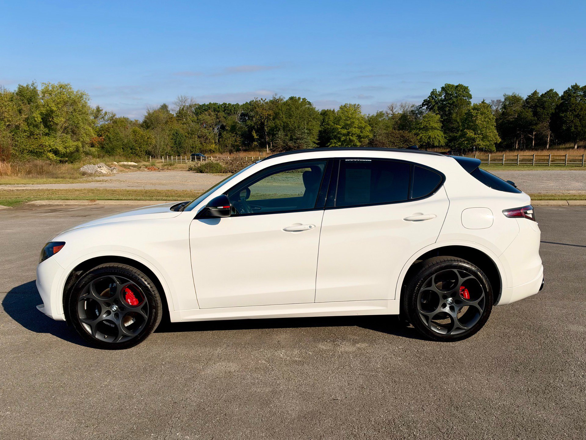 Used 2025 Alfa Romeo Stelvio Tributo Italiano w/ Driving Assist Package AWD/4WD image 6