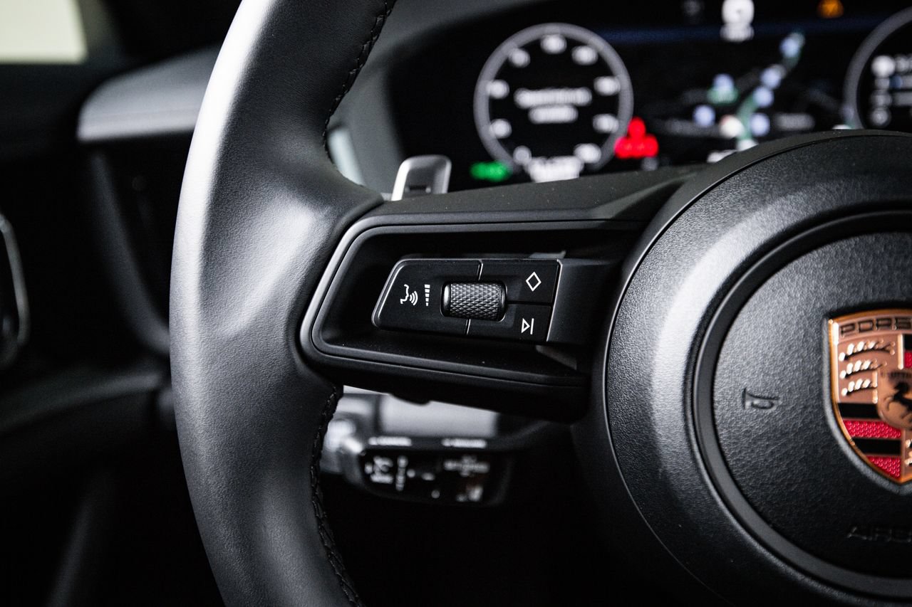 Certified 2025 Porsche Panamera image 17