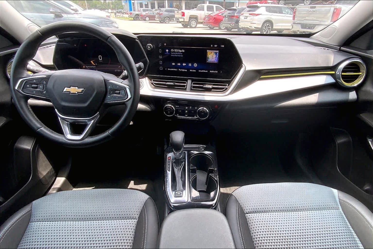 Used 2024 Chevrolet Trax LT w/ Sunroof Package FWD image 16