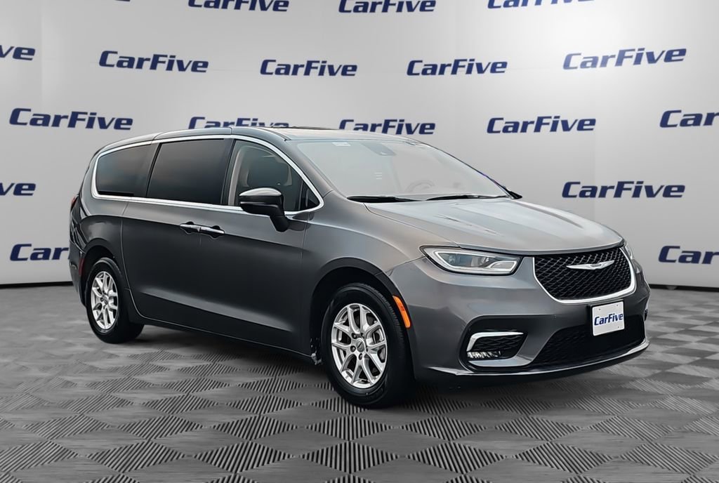Used 2023 Chrysler Pacifica Touring-L image 8