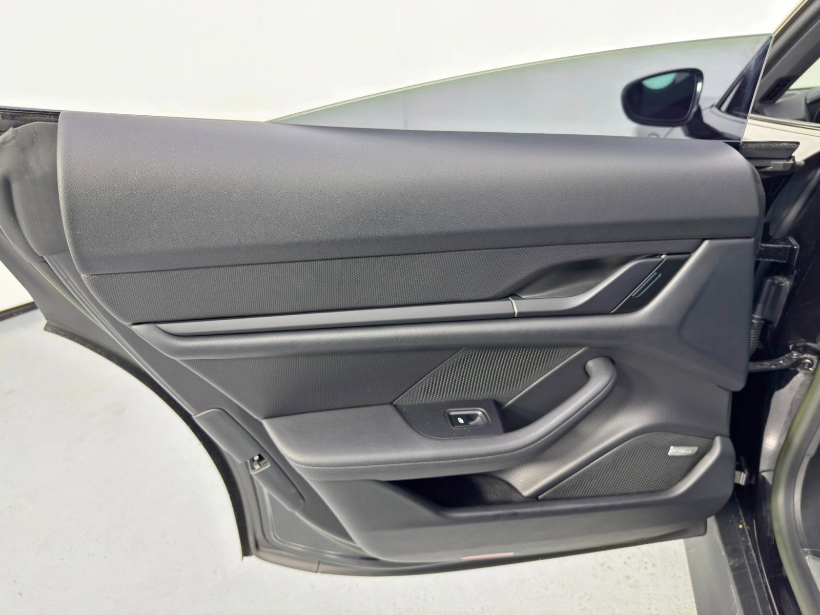 Used 2023 Porsche Taycan 4S w/ Premium Package image 46