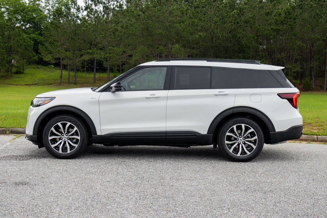 New 2026 Ford Explorer ST-Line w/ Premium Package RWD image 8