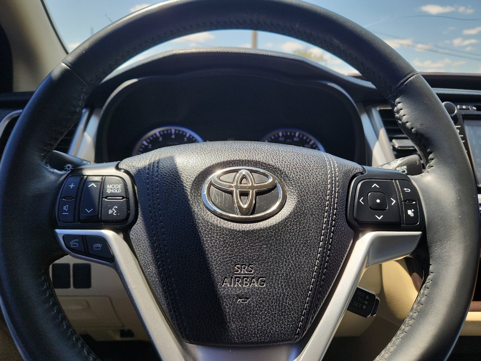 Used 2016 Toyota Highlander XLE FWD image 19