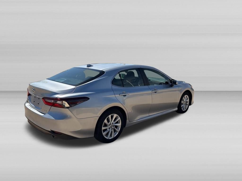 Used 2024 Toyota Camry LE FWD image 4
