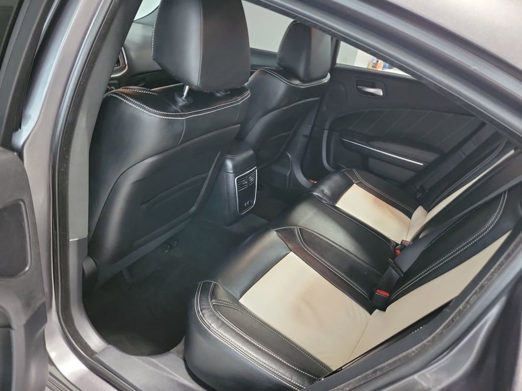 Used 2015 Dodge Charger SXT image 29