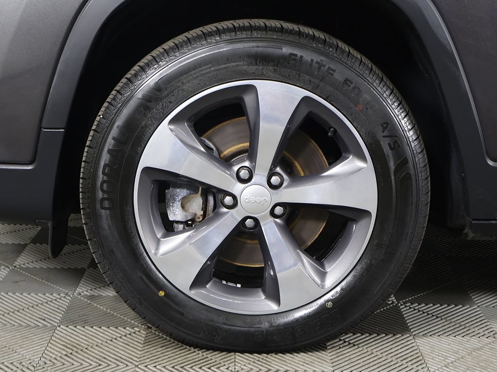 Used 2019 Jeep Cherokee Limited AWD/4WD image 23