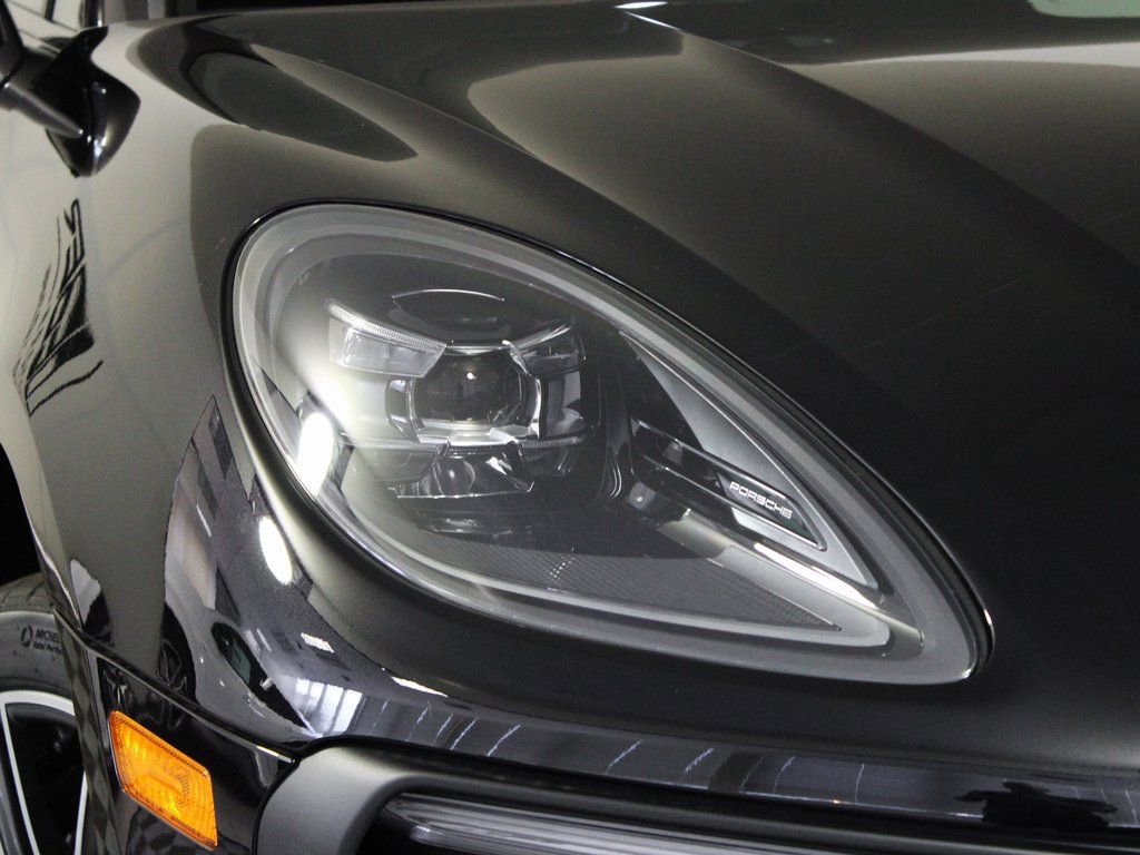 Certified 2025 Porsche Macan image 11