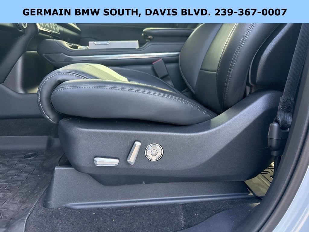 Used 2025 Lincoln Navigator L Reserve w/ Jet Appearance Package image 10