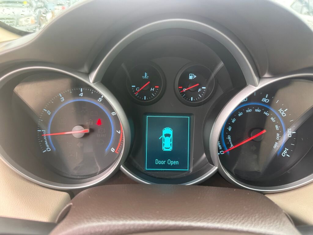 Used 2014 Chevrolet Cruze LT image 16