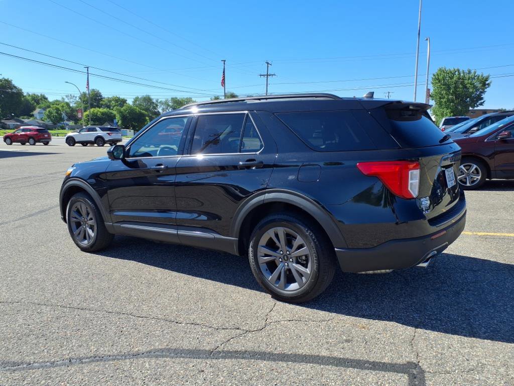 Used 2023 Ford Explorer XLT w/ Equipment Group 202A image 7