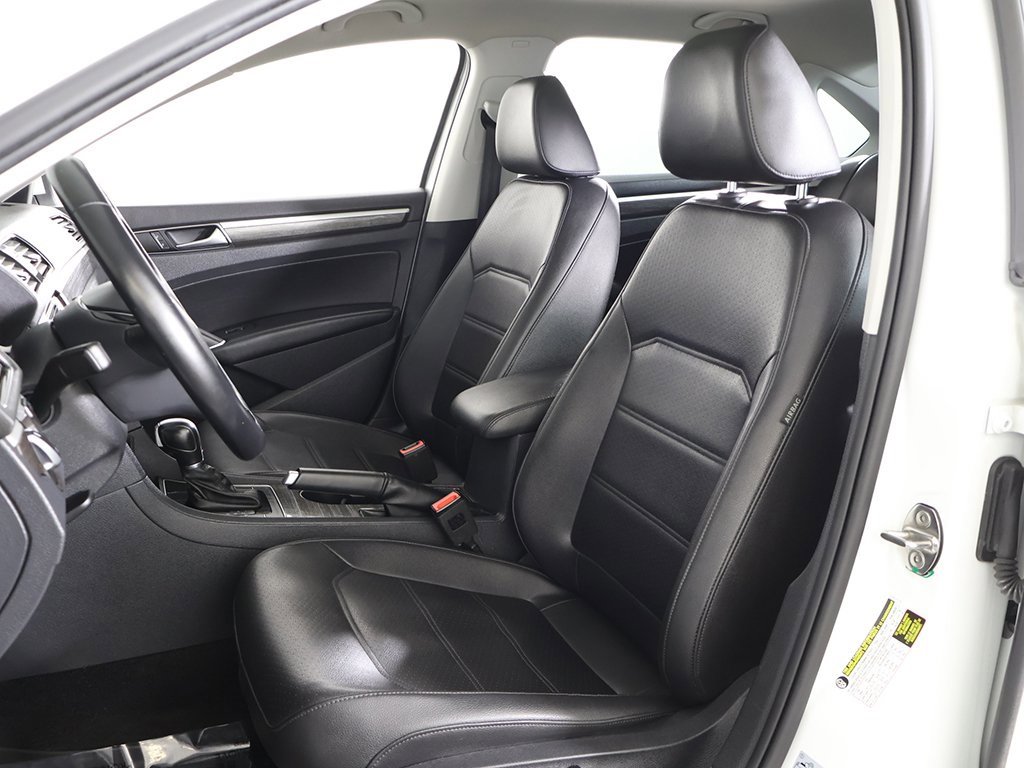 Used 2018 Volkswagen Passat 2.0T SE image 31