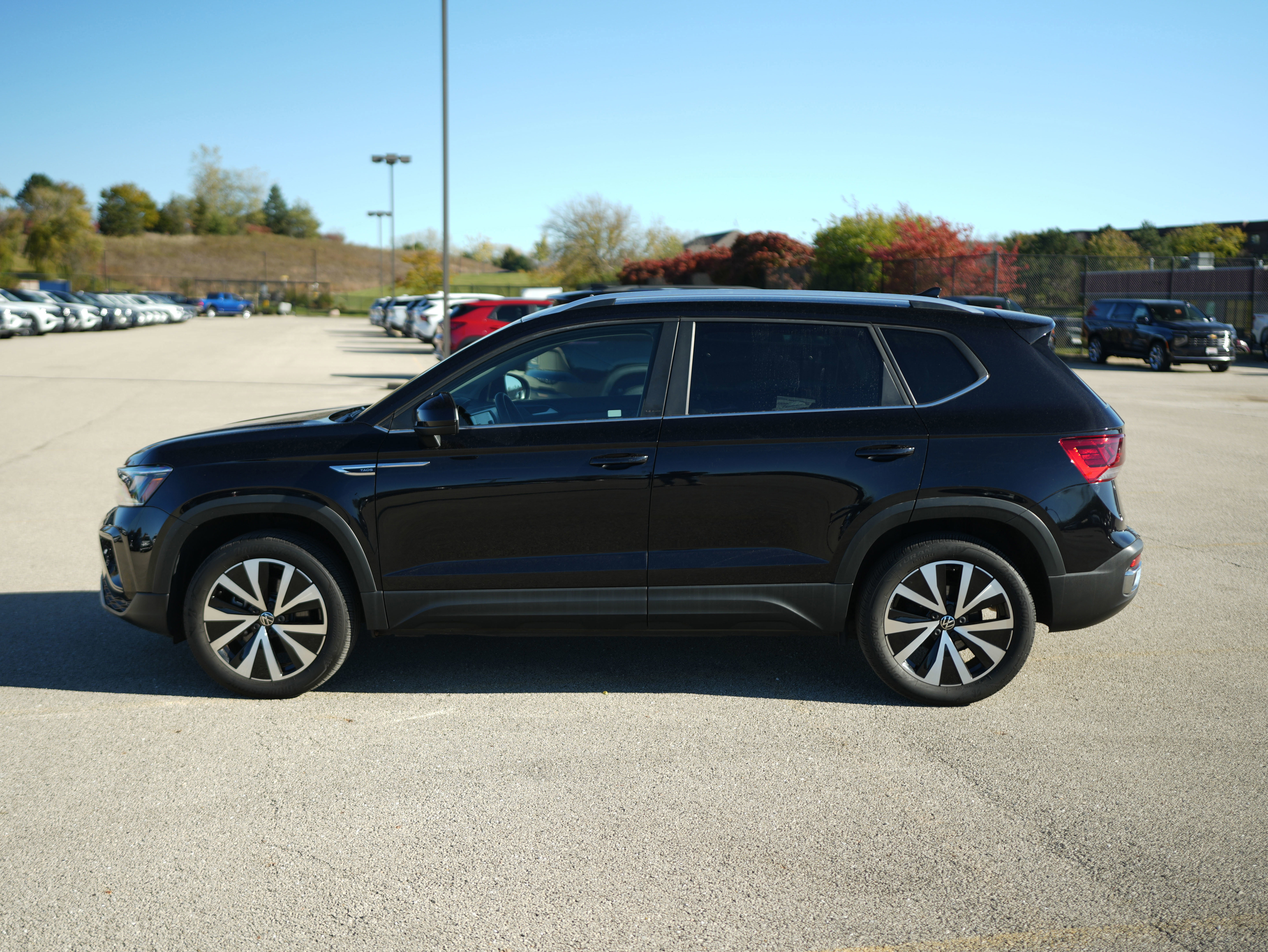 Used 2022 Volkswagen Taos SE w/ IQ.Drive SE Package image 10