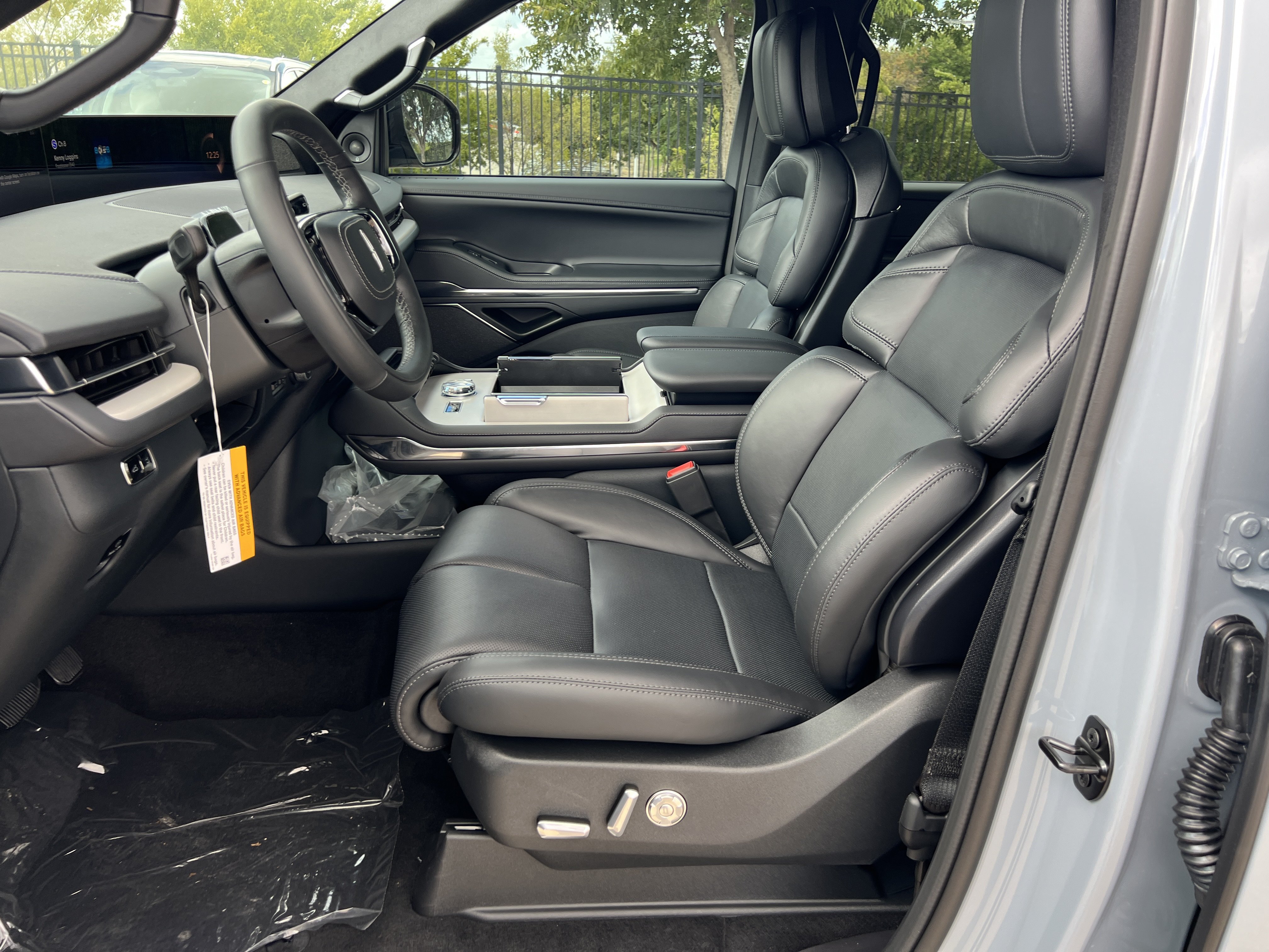 New 2027 Lincoln Navigator Reserve w/ Jet Appearance Package AWD/4WD image 14