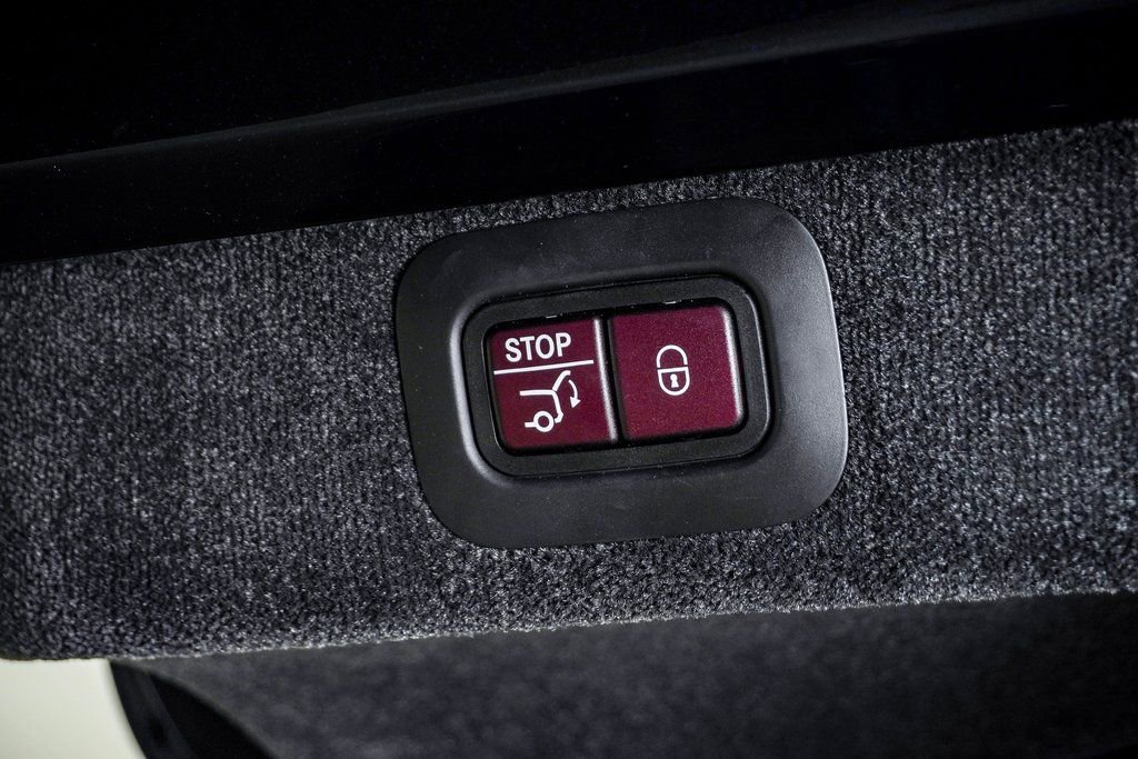 New 2026 Aston Martin DBX 707 image 34