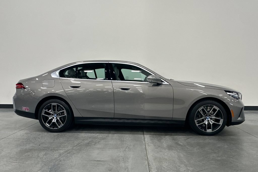 Used 2024 BMW i5 eDrive40i w/ Premium Package RWD image 3