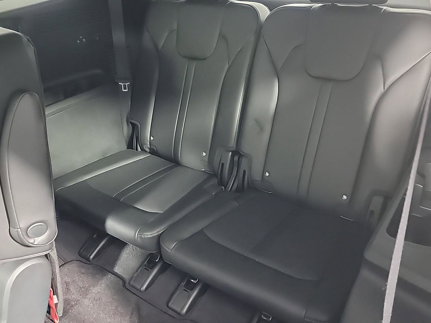 Used 2025 Kia Sorento EX w/ Panoramic Sunroof Package image 18