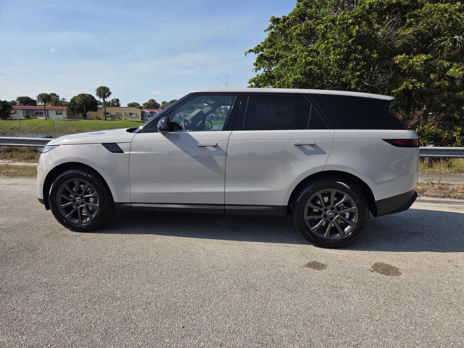 New 2025 Land Rover Range Rover Sport SE image 7