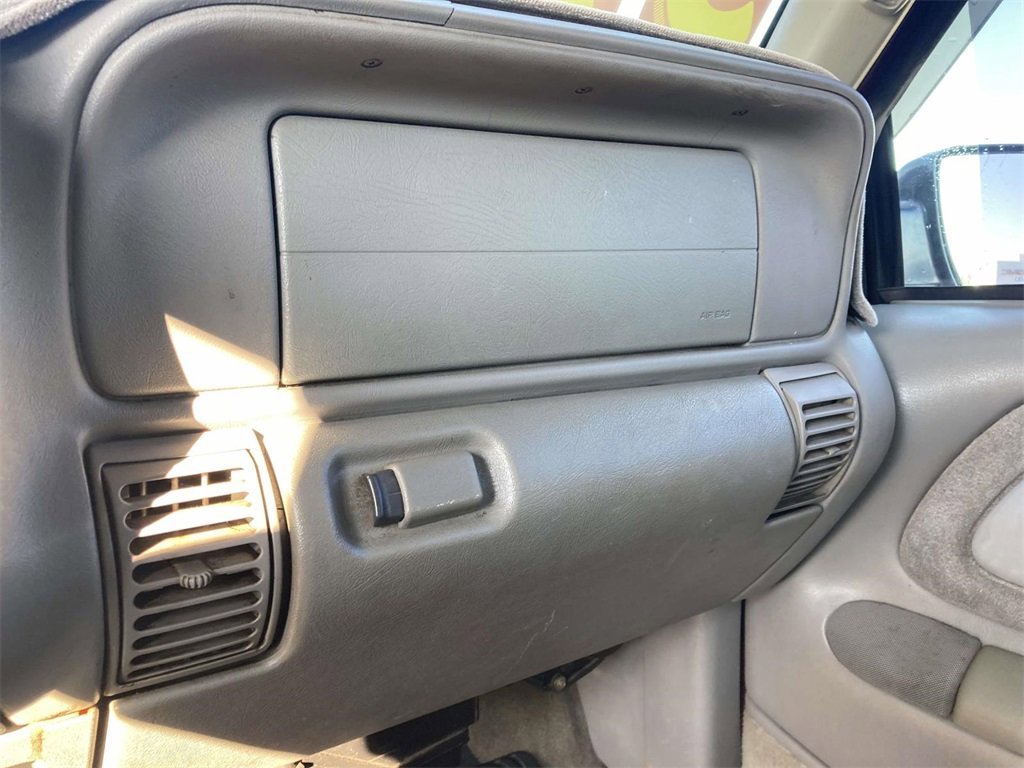 Used 1998 Chevrolet Silverado 1500 Base w/ Preferred Equipment Group 2 image 18