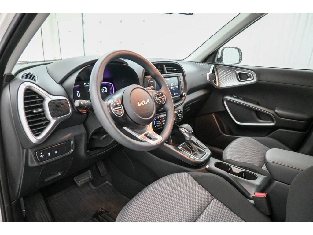 Used 2025 Kia Soul LX image 29