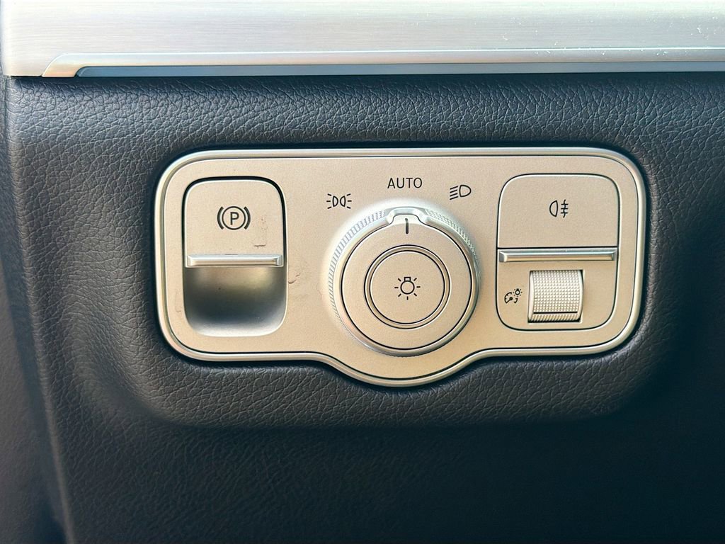 Used 2025 Mercedes-Benz GLS 450 4MATIC w/ Pinnacle Trim Package image 37
