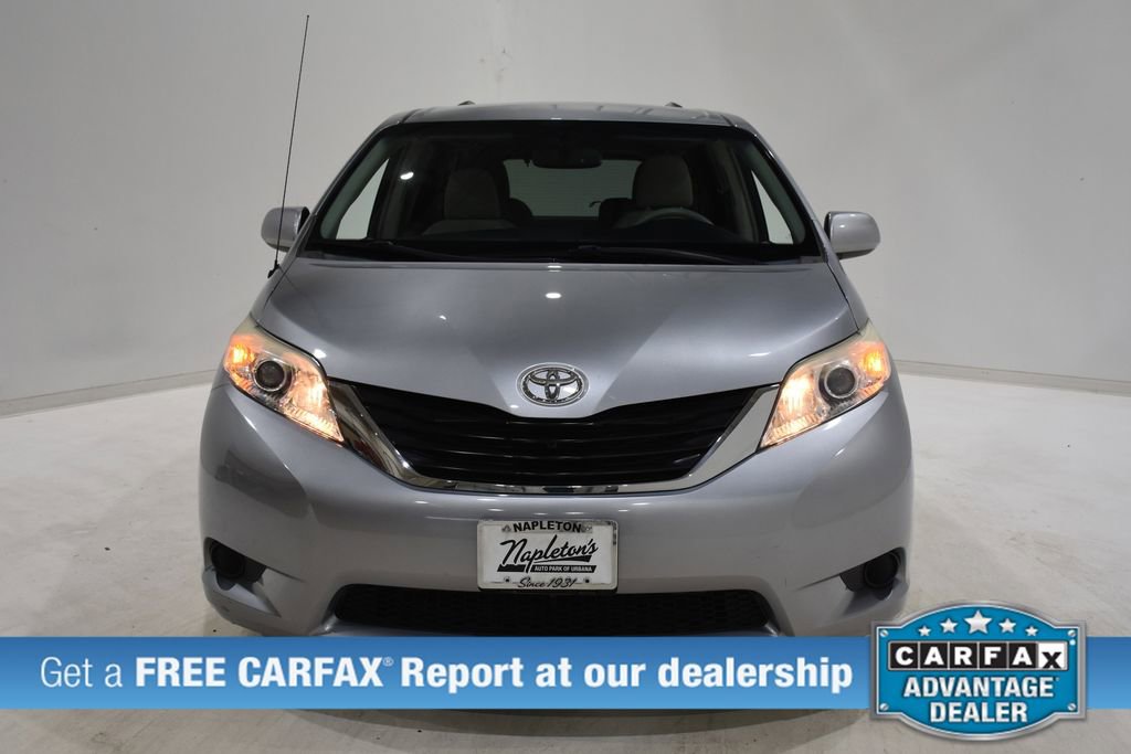 Used 2013 Toyota Sienna LE image 2