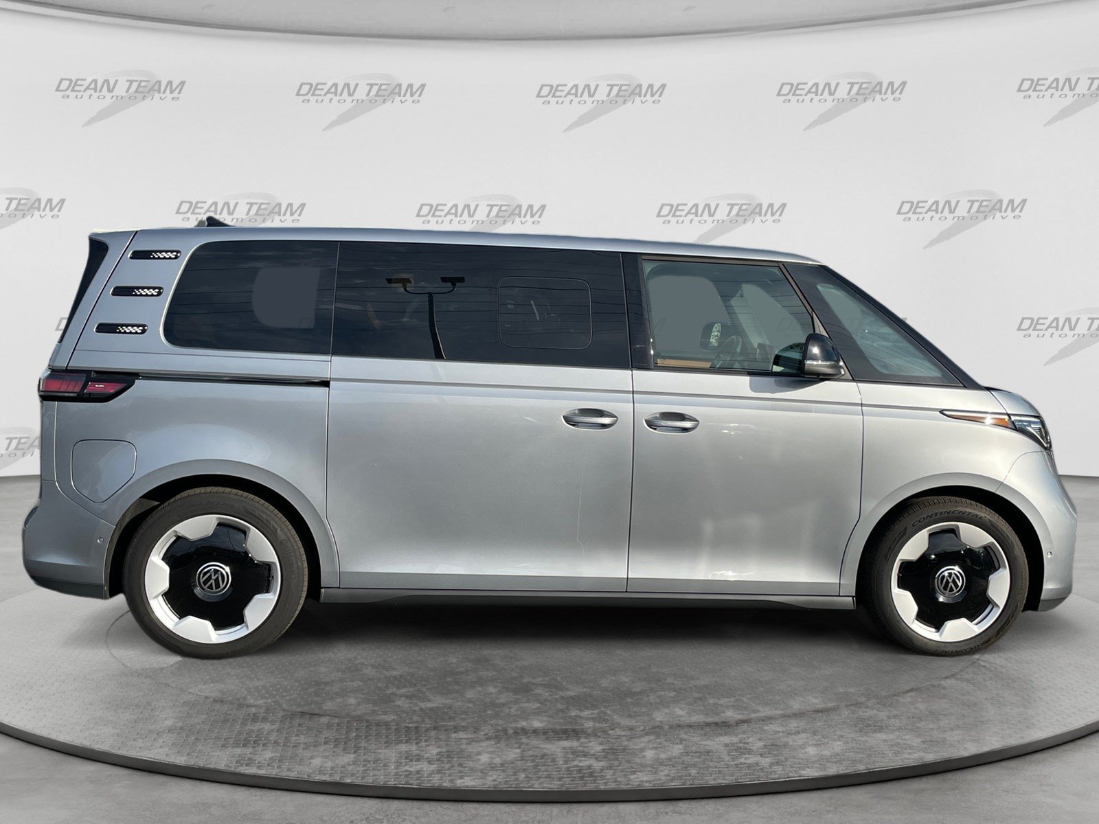 Used 2025 Volkswagen ID. Buzz Pro S Plus AWD/4WD image 10
