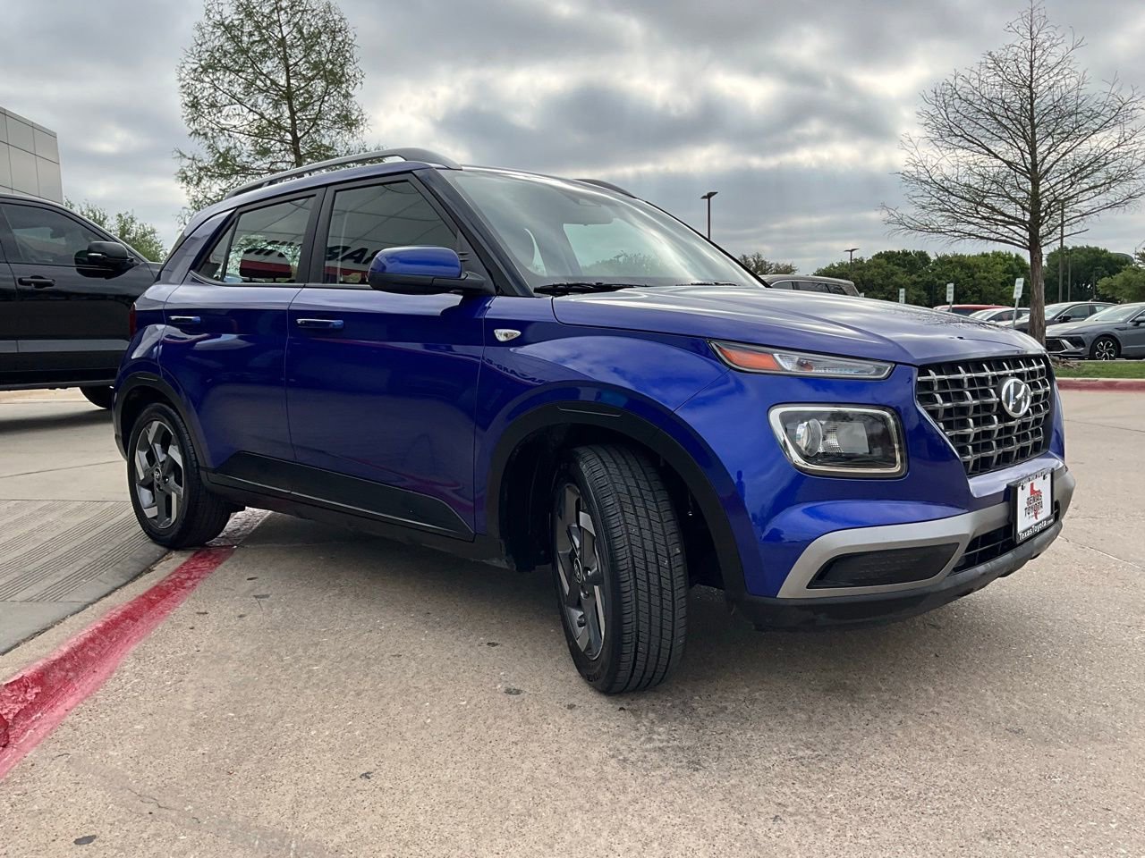 Used 2025 Hyundai Venue SEL image 4