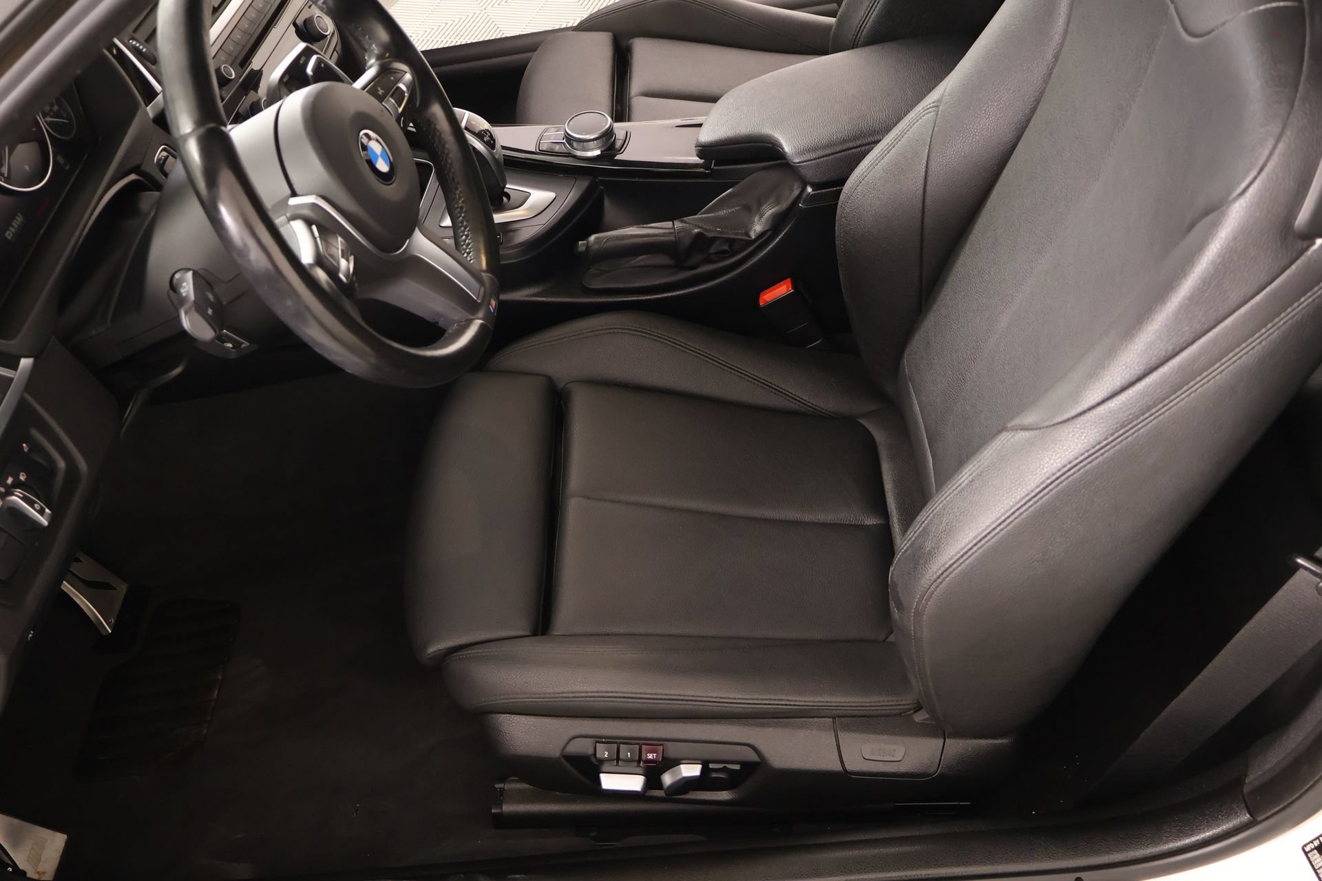 Used 2019 BMW 440i Coupe w/ M Sport Package RWD image 12
