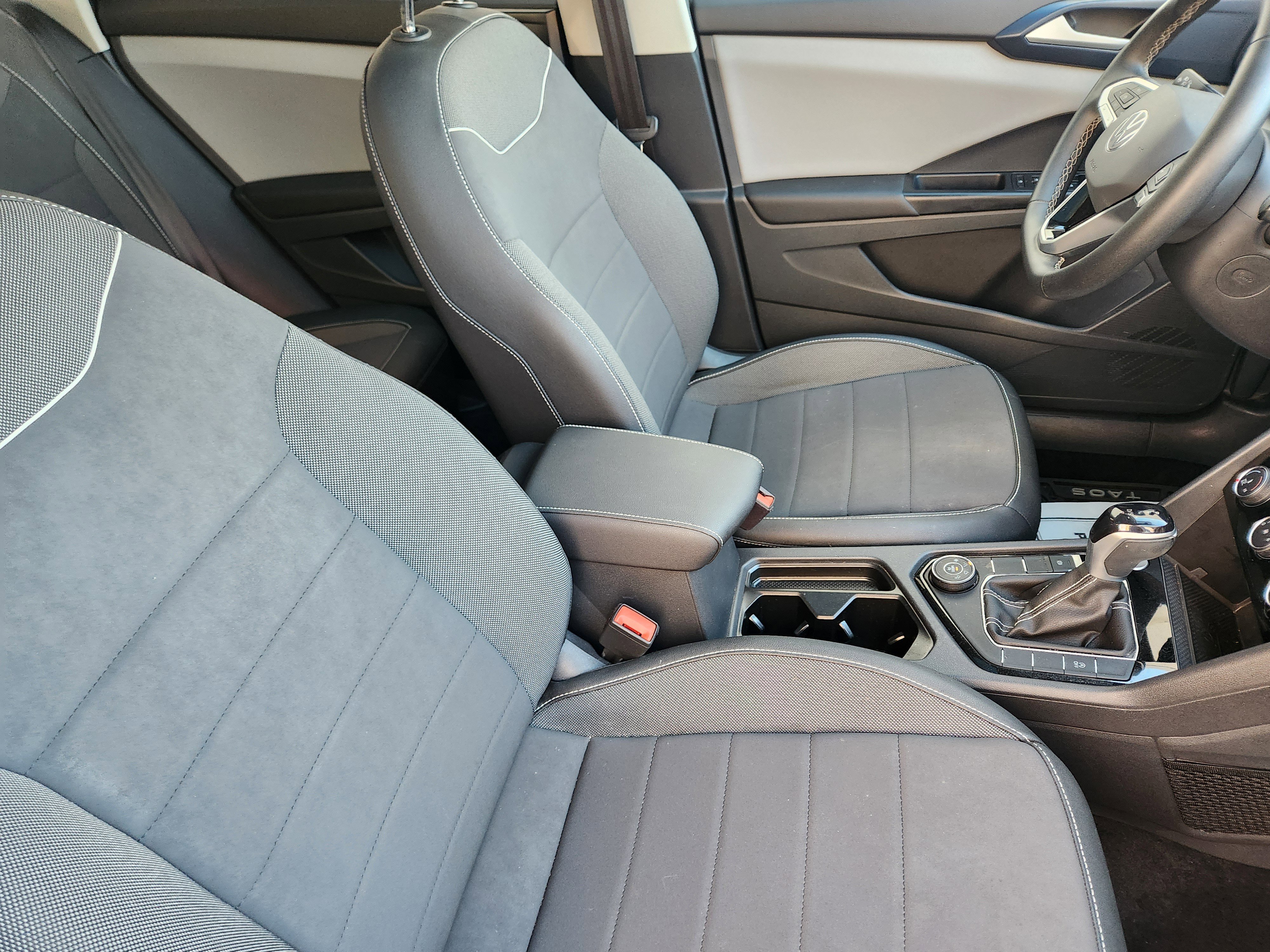 Certified 2023 Volkswagen Taos SE w/ Panoramic Sunroof Package image 27