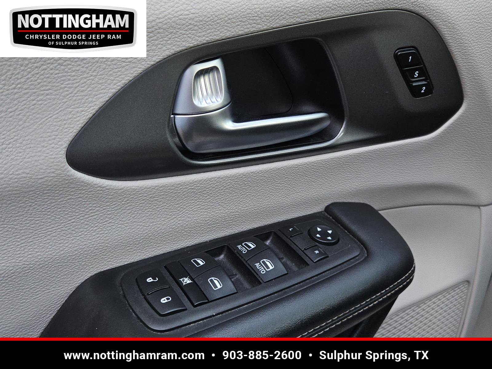 Used 2023 Chrysler Pacifica Touring-L image 24