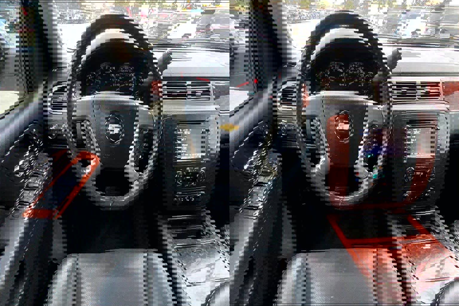 Used 2013 Chevrolet Suburban LTZ image 5