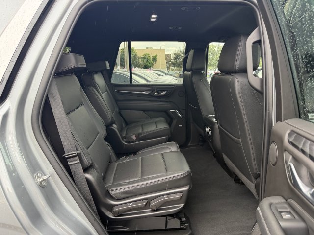 Used 2023 GMC Yukon Denali RWD image 17