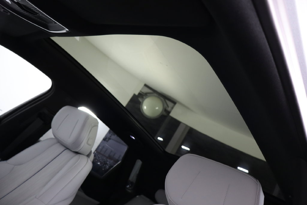 Used 2024 Cadillac Lyriq Luxury AWD/4WD image 23