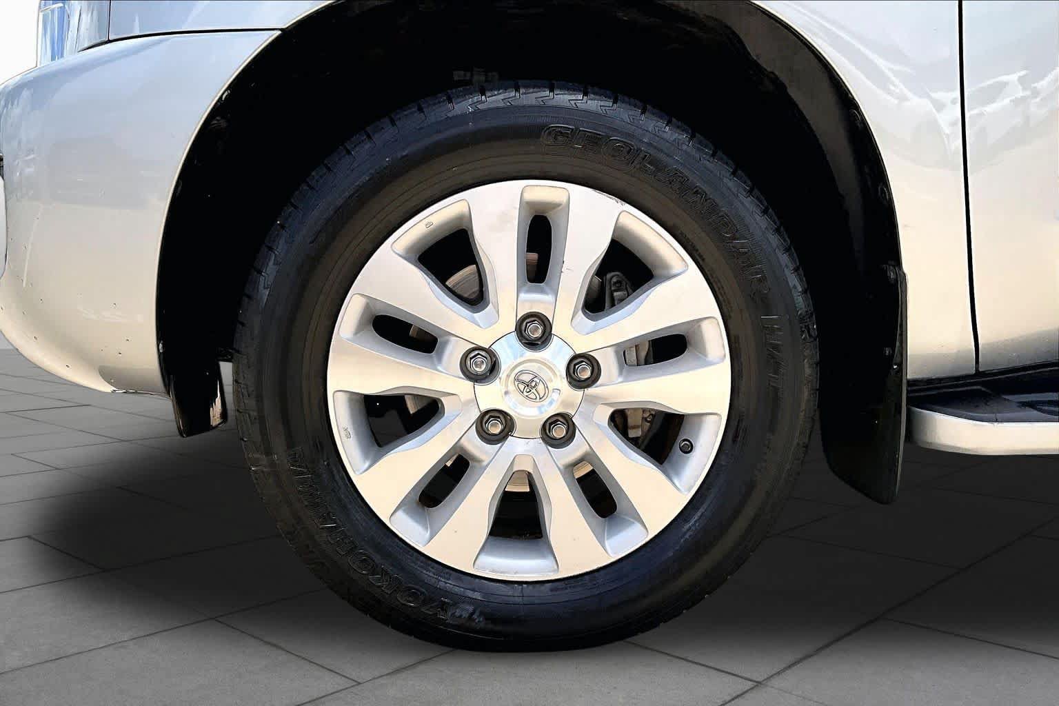 Used 2020 Toyota Sequoia Platinum RWD image 11