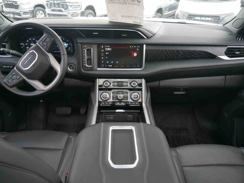 Used 2024 GMC Yukon XL Denali AWD/4WD image 5