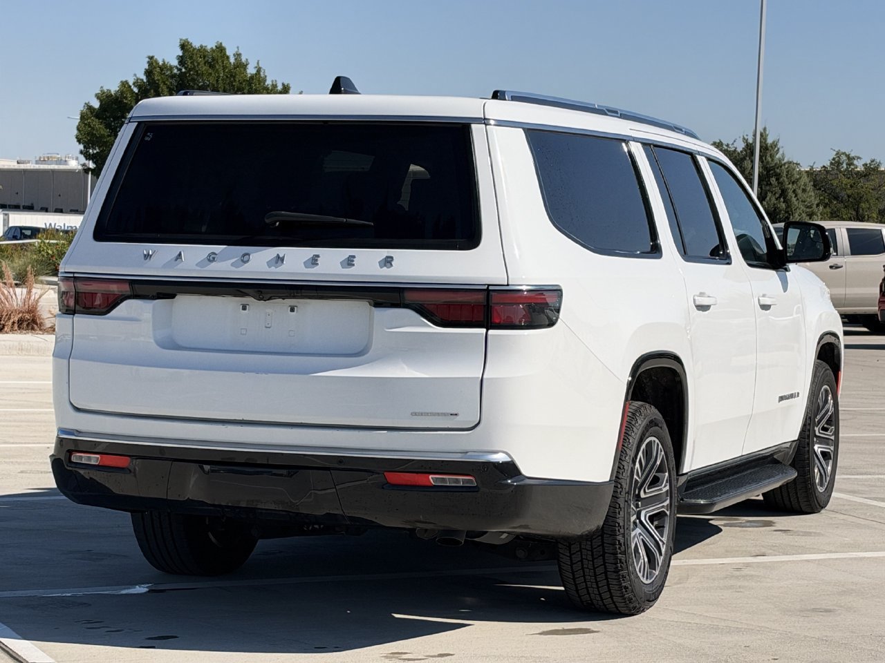 Used 2024 Jeep Wagoneer L Series II AWD/4WD image 4