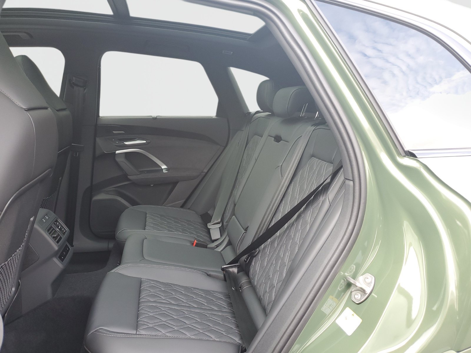 New 2026 Audi SQ5 Prestige AWD/4WD image 13
