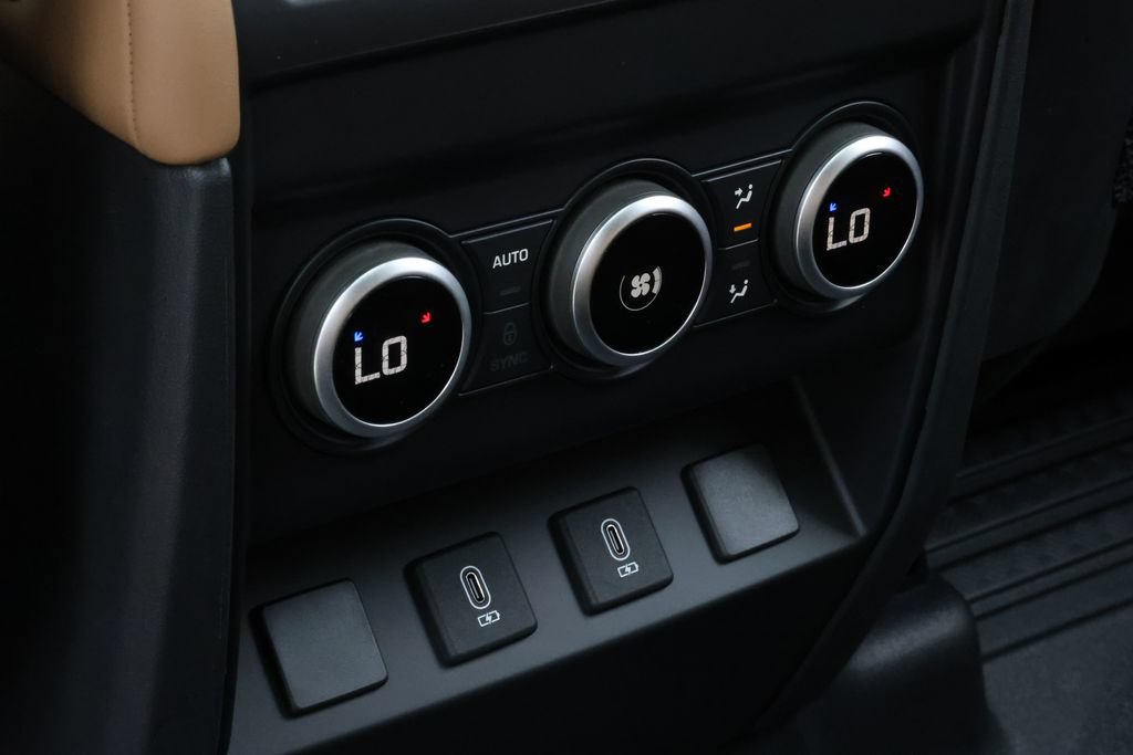 New 2026 Land Rover Defender 110 X-Dynamic SE AWD/4WD image 19