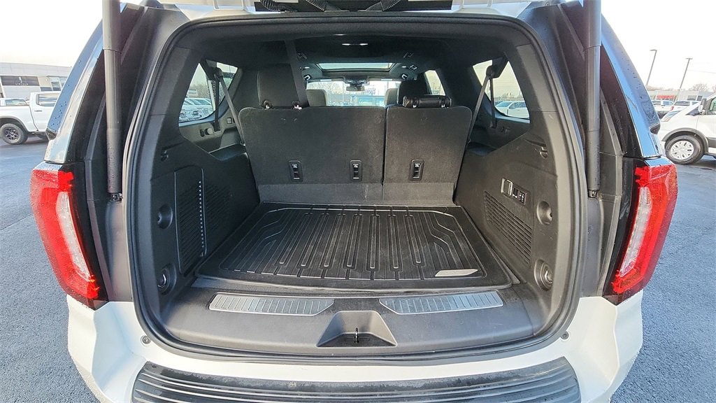 Used 2023 GMC Yukon XL AT4 image 29