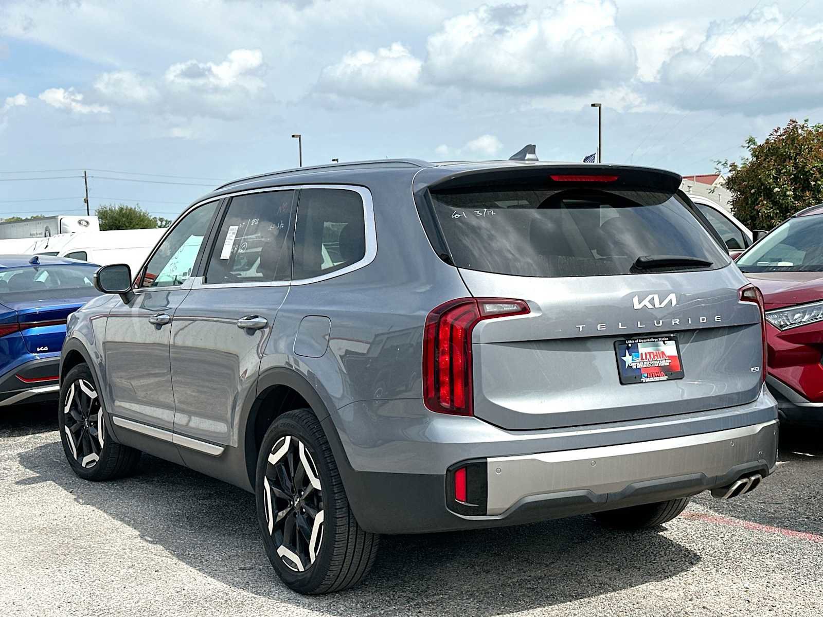 Used 2025 Kia Telluride S AWD/4WD image 4