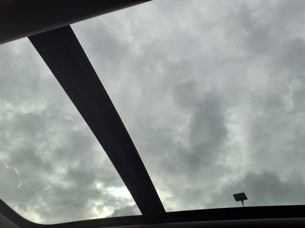 Used 2025 Volvo V60 B5 Cross Country Plus image 8