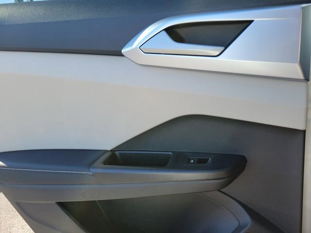 New 2026 Volkswagen Taos SE FWD image 13