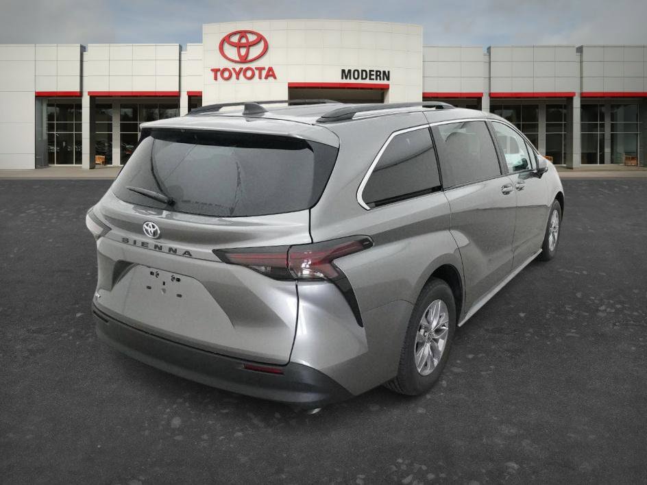 New 2026 Toyota Sienna LE FWD image 8